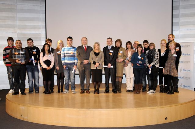 Eurodeputowani wręczają nagrody w europejskim konkursie dla uczniów na temat energii