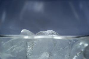 Lód w temperaturze pokojowej
