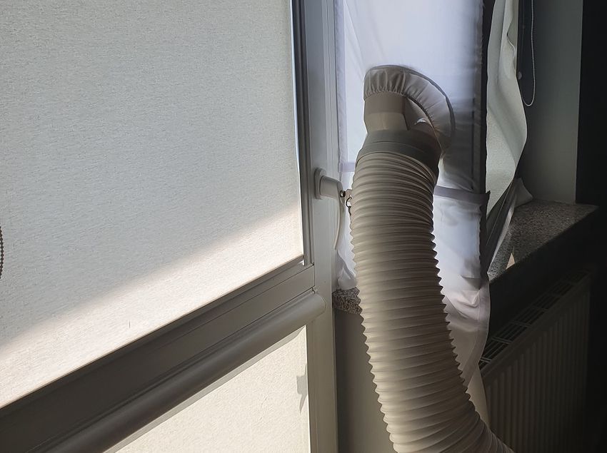 montaż klimatyzatora przenośnego w oknie