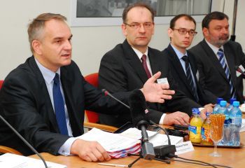 Wicepremier, minister gospodarki Waldemar Pawlak o pompach ciepła Fot. www.mos.gov.pl