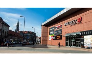 Nowoczesna galeria handlowa z systemem grzewczym Buderus