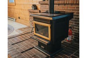 Czyszczenie kominka i szyby kominkowej