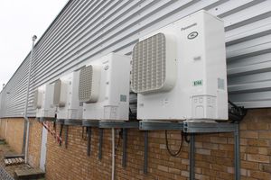 Urządzenia chłodnicze CO2 Panasonic do chłodzenia i zamrażania sushi w japońskiej fabryce żywności