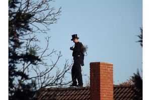 Jak wyczyścić komin bez wchodzenia na dach?