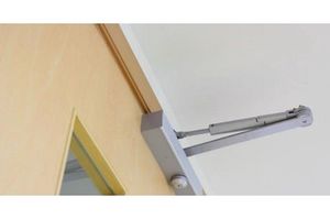 Wyznaczanie siły samozamykacza w systemach różnicowania ciśnienia