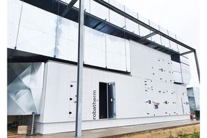 Nawilżacze humiFog multiZone Carel w jednej z najnowocześniejszych poliestrowni w Europie