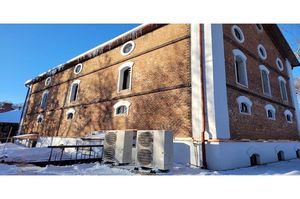 Zielony Kompleks Dwór OSTOYA z kaskadą pomp ciepła marki De Dietrich