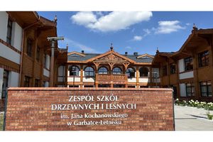 Buderus ogrzewa Zespół Szkół Drzewnych i Leśnych w Garbatce-Letnisku