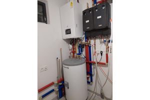 Nowoczesny gazowy kocioł kondensacyjny z podgrzewaczem c.w.u. od De Dietrich w nowym domu jednorodzinnym w Warszawie [case study]