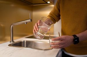 Nowe prawo obejmuje wodę aż do kranu. Tymczasem tylko 29% Polaków zna jedno z kluczowych zagrożeń