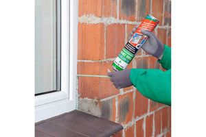 Winterfoam firmy Den Braven - pianka na zimowe prace remontowe