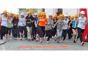 Dziewczyny na Politechniki: pierwszy Bieg W kasku