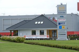 Dom Modelowy wyposażony w kocioł Cerapur Modul Solar i kolektory Comfort marki Junkers