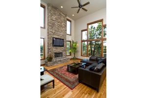 Wykorzystaj kominek stosując wentylator sufitowy