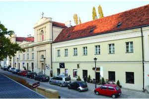 Pod pełną ochroną - system oddymiania szybów windowych LSC Basic firmy D+H w ZNZOZ Caritas w Warszawie