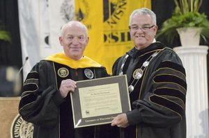 Dr Viessmann wyróżniony doktoratem honoris causa