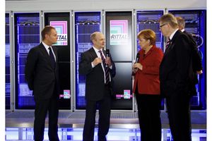 Angela Merkel i Donald Tusk odwiedzają stoisko Rittal na targach  CeBIT 2013