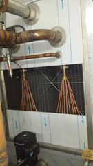 Uruchomienie dostarczonego przez nas ociekowego chillera 300kW firmy Buco, na potrzeby przemysłowego zakładu drobiarskiego. Dzięki specjalnej konstrukcji, bez problemów i żadnego zagrożenia schłodziliśmy czystą wodę o temp. +1 C. Takie chillery to idealne rozwiązanie w procesach bezpośredniego chłodzenia w przemyśle spożywczym ( mięso, warzywa i owoce ). Polecamy !!!